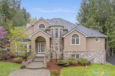 Cascadia Family Mansion, Hot Tub, Game Room, Gym! House in Issaquah