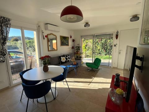 Villa cozy avec Jardin Terrasse et Parking Villa in Gréoux-les-Bains