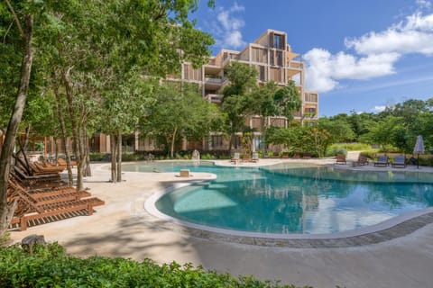 Property building, Spring, Day, Garden, Garden view, Pool view, Swimming pool, sunbed