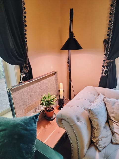 The Owl Room at Stag and Sparrow Vacation rental in Salem