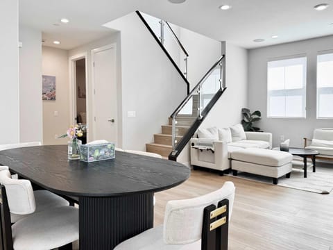 Marbella Lane Spacious 4BR Modern Family Home House in Placentia