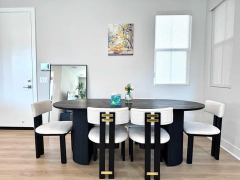 Marbella Lane Spacious 4BR Modern Family Home House in Placentia