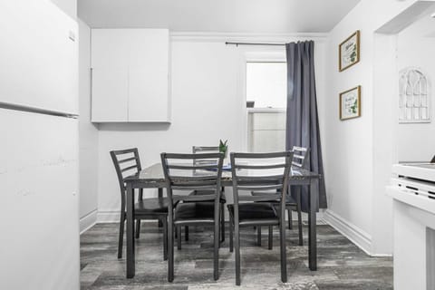 Urban 3BR Getaway Walk to ByWard Market- UOttawa Apartment in Gatineau