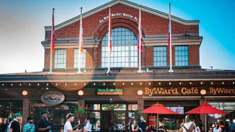 Urban 3BR Getaway Walk to ByWard Market- UOttawa Apartment in Gatineau