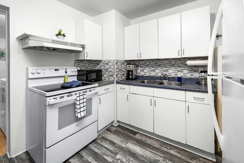 Urban 3BR Getaway Walk to ByWard Market- UOttawa Apartment in Gatineau