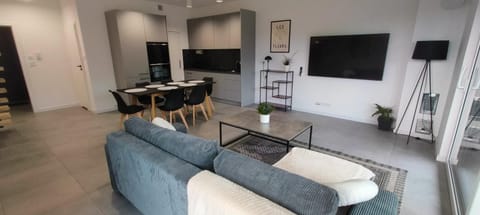 Communal lounge/ TV room, TV and multimedia, Kitchen or kitchenette, Living room, Seating area, Evening entertainment