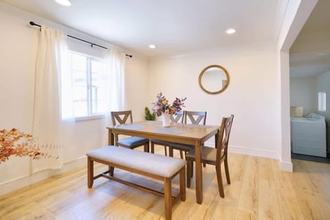 Marbella Lane - Vibrant 4BR RWC Ldry House in Menlo Park