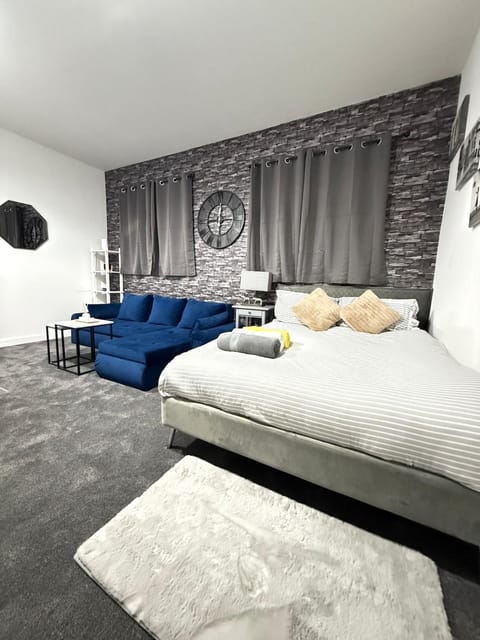 Bed, Living room, Seating area, Bedroom