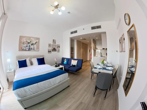 Bed, TV and multimedia, Seating area, Bedroom, air conditioner