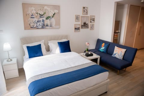 Bed, Living room, Photo of the whole room, Bedroom