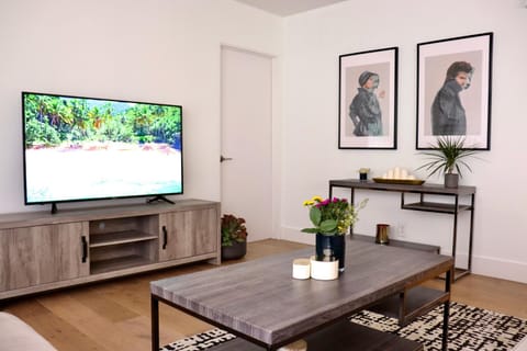 Heart Of West hollywood 2 Bedroom 2 Bath Apartment in West Hollywood