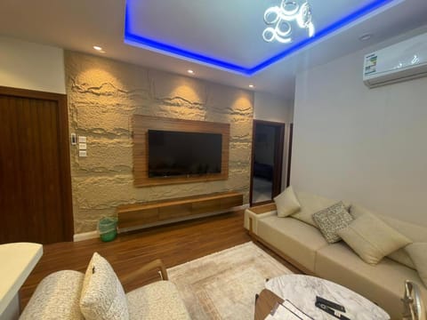 Communal lounge/ TV room, TV and multimedia, Living room, Seating area, Evening entertainment, air conditioner