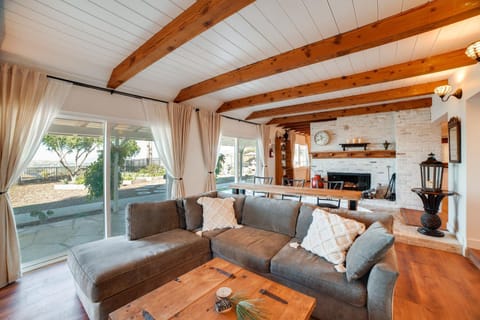 Spacious Riverside Farmhouse, Perfectly Located House in Riverside