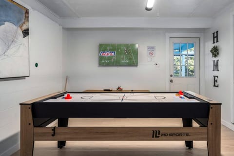 NEW Waterfront Heated Pool Dogs Allowed Near Beach Family House in Largo