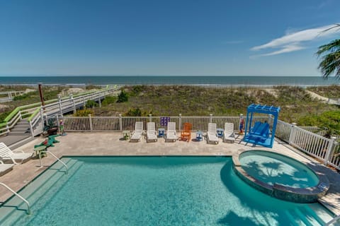 Casa Margarita Oceanfront, 10BD, Private Pool and hot tub, Elevator House in Isle of Palms