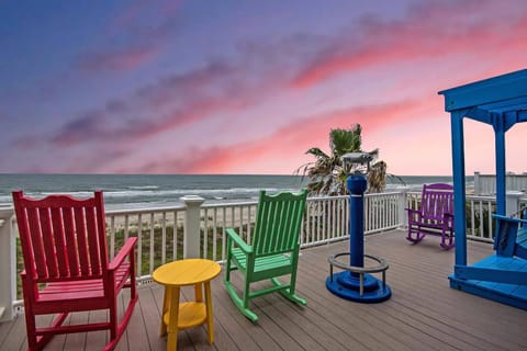 Casa Margarita Oceanfront, 10BD, Private Pool and hot tub, Elevator House in Isle of Palms