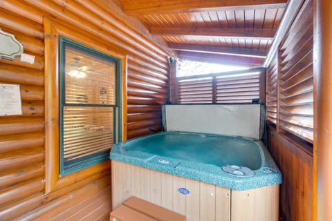 Resort-Style Smokies Cabin with Hot Tub and Game Room Cabin in Pigeon Forge