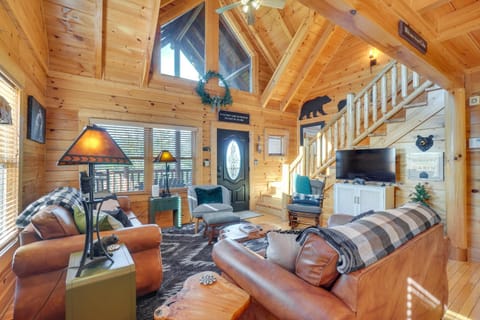 Resort-Style Smokies Cabin with Hot Tub and Game Room Cabin in Pigeon Forge