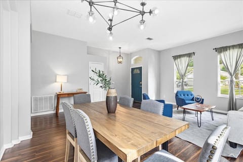 NEW - Poolside Oasis Heated POOL Home - 2000 SF House in Wesley Chapel