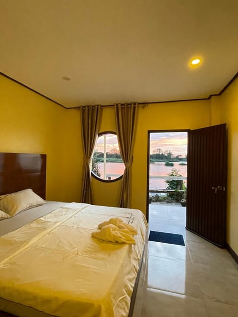 Bedroom, River view, River view