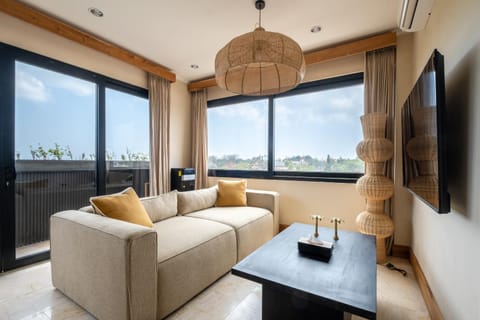 Communal lounge/ TV room, TV and multimedia, Living room, Seating area, Evening entertainment