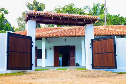 Property building, Facade/entrance, Day