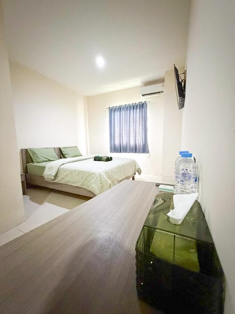 Bed, Photo of the whole room, Bedroom, towels, air conditioner