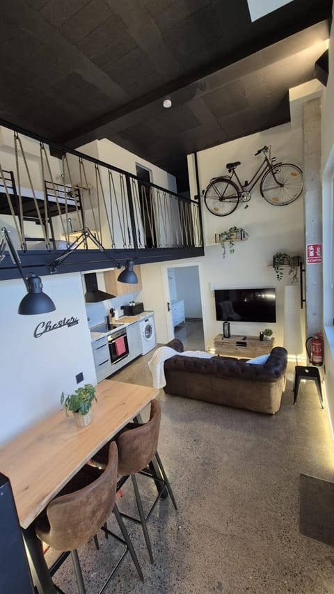 Kitchen or kitchenette, Lounge or bar, stove, kitchen