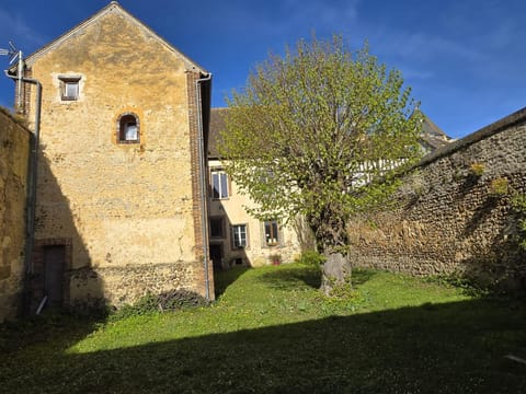 Property building, Spring, Day, Garden, Garden view, Landmark view