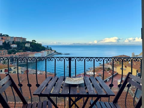 Nearby landmark, Day, Natural landscape, View (from property/room), Balcony/Terrace, Dining area, Sea view