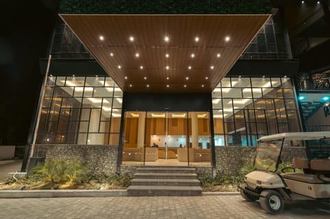 Facade/entrance