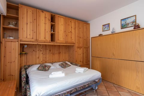 Bed, towels, wardrobe