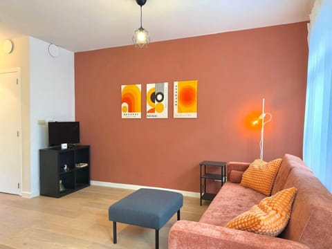 TV and multimedia, Kitchen or kitchenette, Living room, Seating area, Evening entertainment