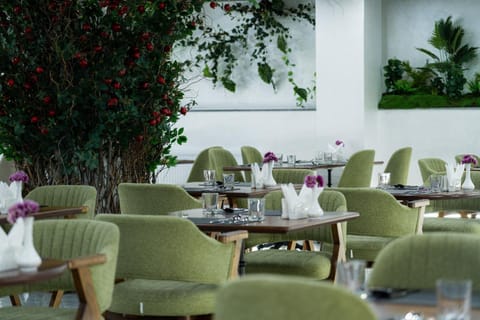 Restaurant/places to eat, Banquet/Function facilities