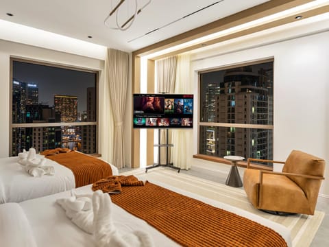 Bed, TV and multimedia, Photo of the whole room, Seating area, Bedroom