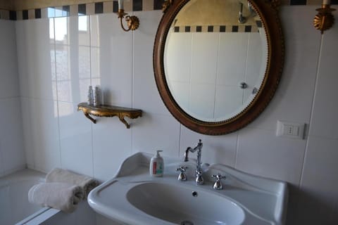 La Dimora della Luna Appartamento Giallo Apartment in Trieste