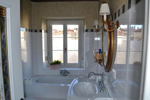 La Dimora della Luna Appartamento Giallo Apartment in Trieste