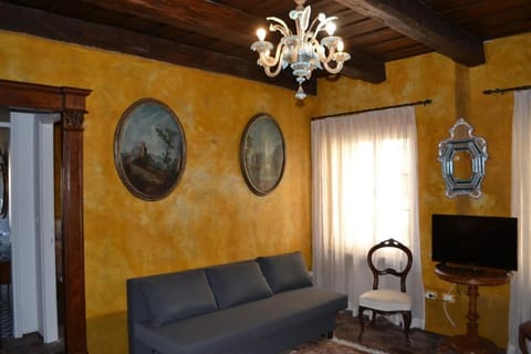 La Dimora della Luna Appartamento Giallo Apartment in Trieste