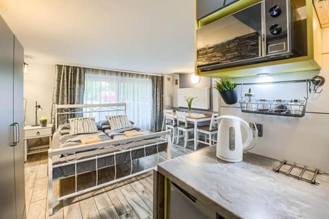 Bed, Kitchen or kitchenette, Photo of the whole room, Dining area, Bedroom, towels