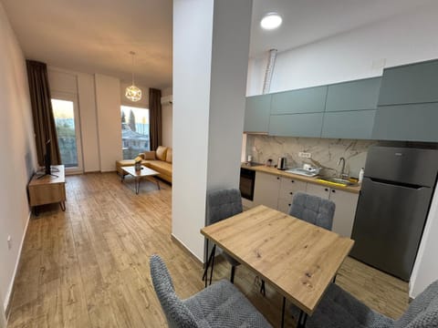 Dining area, kitchen