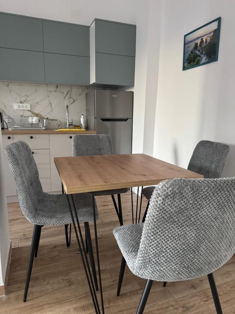 Dining area, kitchen