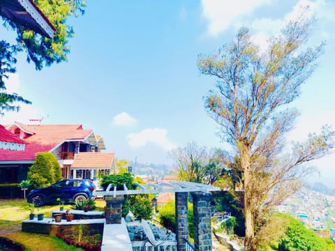 Property building, Facade/entrance, Day, Natural landscape, Garden, View (from property/room), Garden view, Mountain view