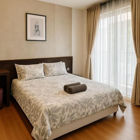 Bed, Bedroom, Family