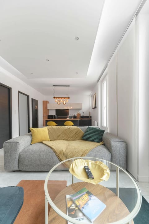 Kitchen or kitchenette, Living room