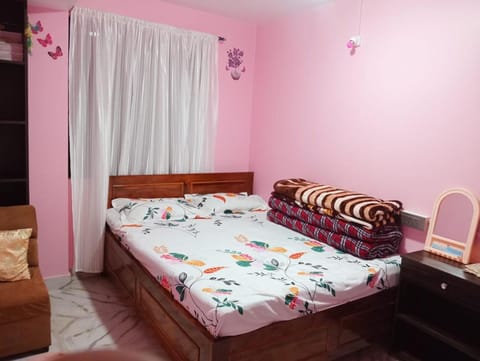 Bed, Living room, Photo of the whole room, Bedroom