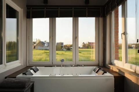 Gîte familial 6 pers balnéo proche Pairi Daiza House in Hauts-de-France