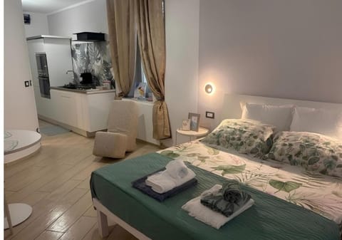 Bed, Living room, Photo of the whole room, Seating area, Bedroom, towels