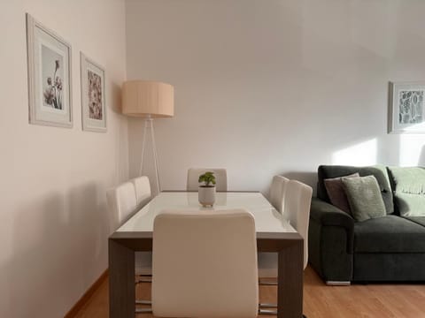 Living room, Photo of the whole room, Seating area, Dining area