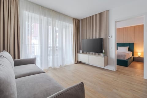 Bed, TV and multimedia, Living room, Photo of the whole room, Seating area, Bedroom
