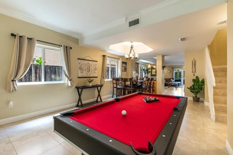 Salty Fox 5BD Oasis w Spa, Beach & Downtown House in Fort Lauderdale